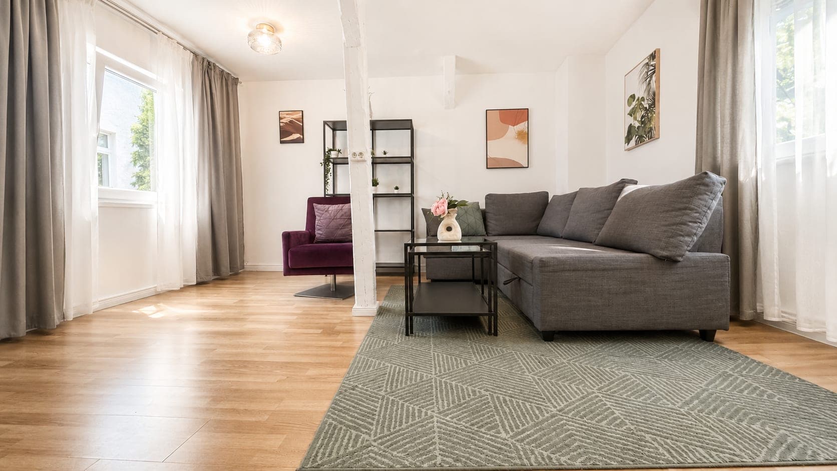 Living room in Prenzlauer Remise, photograph 1 of 5